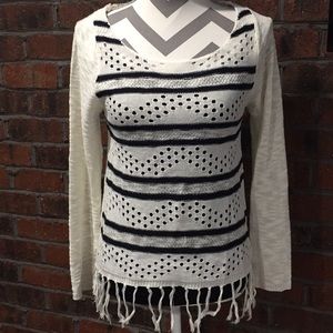 Women’s Buckle Daytrip sweater. Size M.